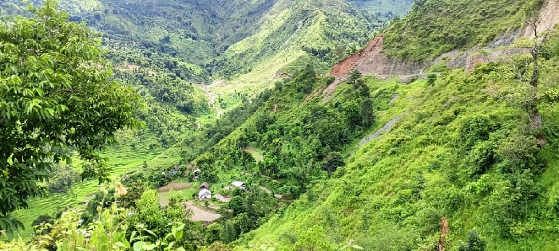 सडक आयोजनाको लापरबाहीले पुरै बस्ती जोखिममा 
